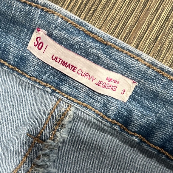 NWT SO Ultimate Curvy Jegging Jeans High-Rise Distressed Light Wash Juniors Sz 3 - Picture 5 of 9